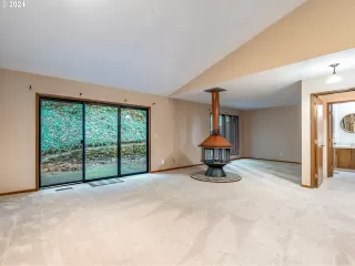 Photo #2: 24166335 Listing