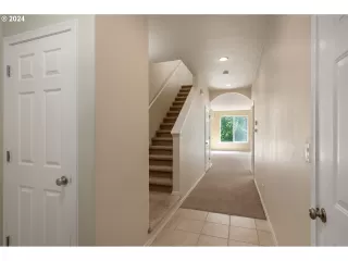 Photo #4: 24166555 Listing