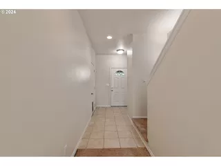 Photo #5: 24166555 Listing