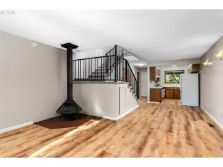 Photo #4: 24166773 Listing 