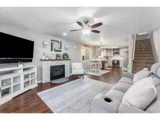 Photo #3: 24168231 Listing