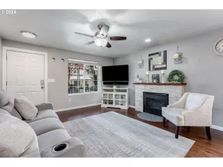 Photo #4: 24168231 Listing