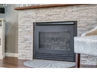 Photo #5: 24168231 Listing