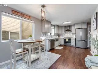 Photo #6: 24168231 Listing