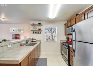 Photo #2: 24169468 Listing 