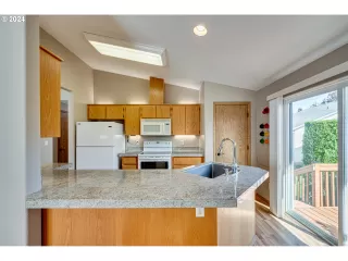 Photo #6: 24171239 Listing