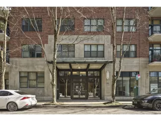 Photo #1: 24171796 Listing