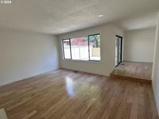 Photo #2: 24173842 Listing 