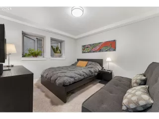 Photo #4: 24174313 Listing