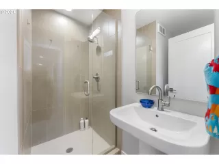 Photo #5: 24174313 Listing