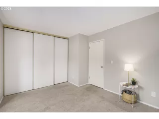 Photo #5: 24174960 Listing