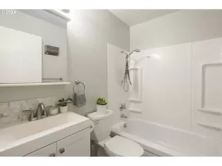 Photo #6: 24174960 Listing