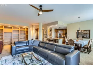 Photo #5: 24175054 Listing