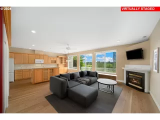 Photo #4: 24175850 Listing