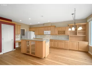 Photo #5: 24175850 Listing