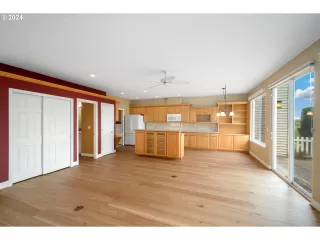 Photo #6: 24175850 Listing