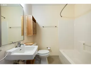 Photo #3: 24176350 Listing 