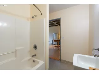 Photo #4: 24176350 Listing 