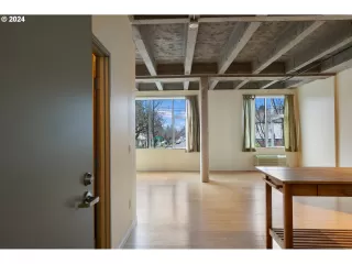 Photo #6: 24176350 Listing 