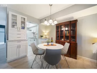 Photo #6: 24176564 Listing 
