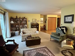 Photo #3: 241770502 Listing