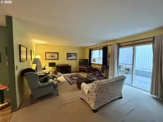 Photo #4: 241770502 Listing