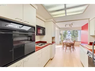 Photo #6: 24177472 Listing