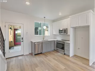 Photo #3: 24178300 Listing