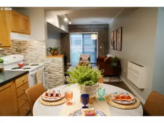 Photo #2: 24178468 Listing