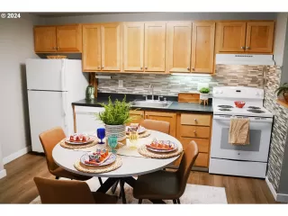 Photo #3: 24178468 Listing