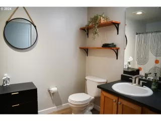 Photo #6: 24178468 Listing