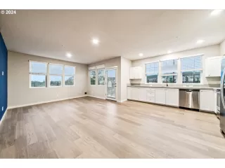 Photo #5: 24178716 Listing