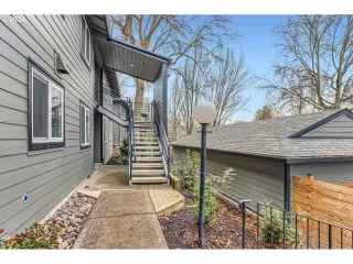 Photo #3: 24179392 Listing