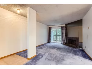 Photo #4: 24179392 Listing