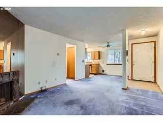 Photo #5: 24179392 Listing