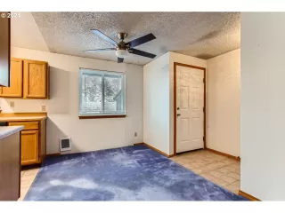 Photo #6: 24179392 Listing