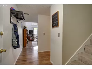 Photo #3: 24179559 Listing