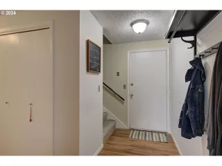 Photo #4: 24179559 Listing