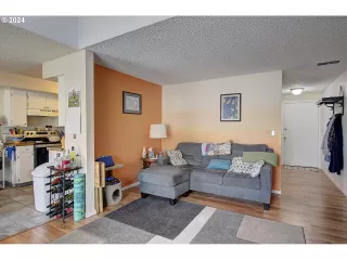 Photo #6: 24179559 Listing