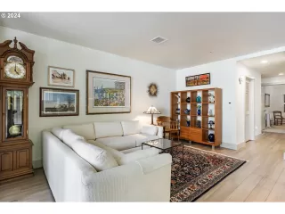 Photo #3: 24181385 Listing