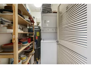 Photo #6: 24181385 Listing