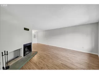 Photo #4: 24181518 Listing