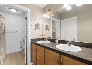 Photo #4: 24182574 Listing