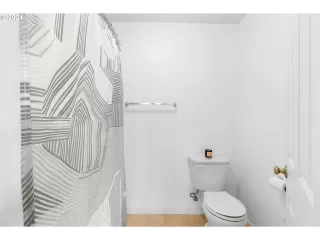 Photo #5: 24182574 Listing