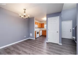 Photo #4: 24183777 Listing