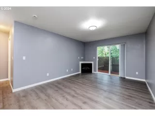 Photo #5: 24183777 Listing