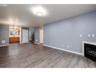 Photo #6: 24183777 Listing