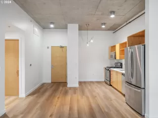 Photo #2: 24184765 Listing