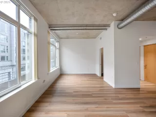 Photo #3: 24184765 Listing