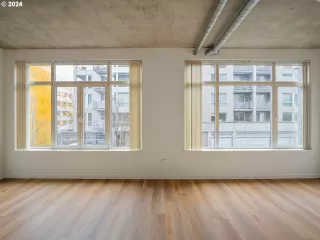 Photo #4: 24184765 Listing